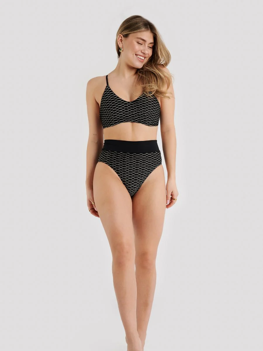 Haut de Bikini Triangle avec Dos Croisé Ajustable Elegant - Cali Cali - Image 4